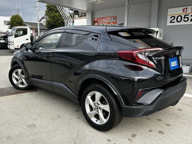 Toyota C-HR 2018-09 13505-8