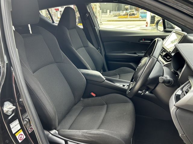 Toyota C-HR 2018-09 13505-10
