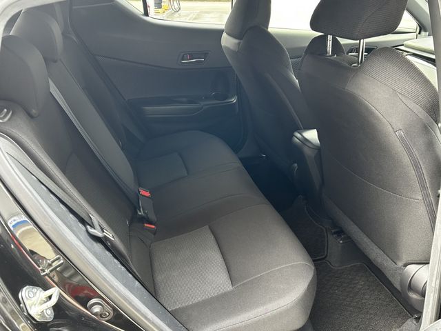 Toyota C-HR 2018-09 13505-12
