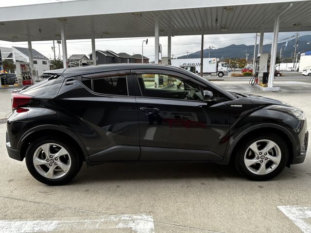 Toyota C-HR 2018-09 13505-5