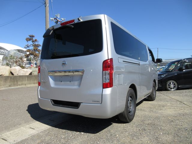 Nissan NV350 Caravan 2018-04 16060-3