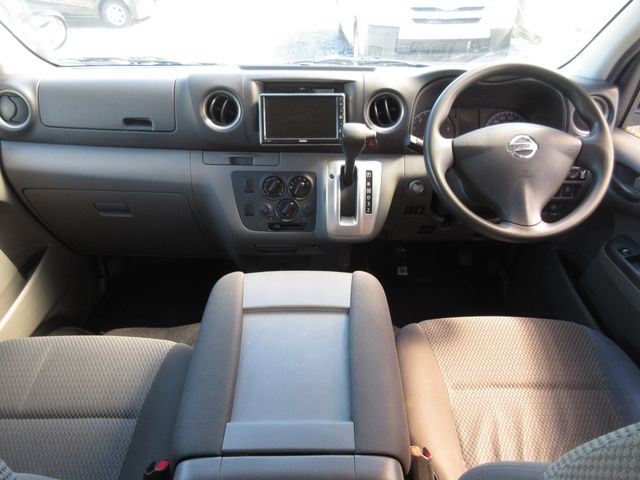 Nissan NV350 Caravan 2018-04 16060-9