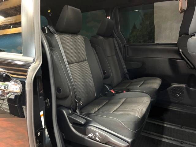 Toyota VOXY 2018-03 195300-9