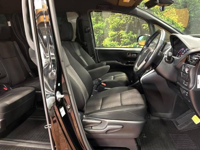 Toyota VOXY 2018-03 195300-8