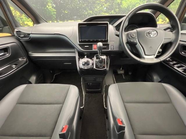 Toyota NOAH 2019-02 22010-1
