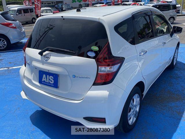 Nissan NOTE 2017-10 279972-1