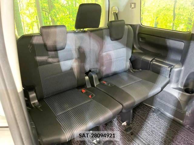 Toyota VOXY 2016-11 335704-10