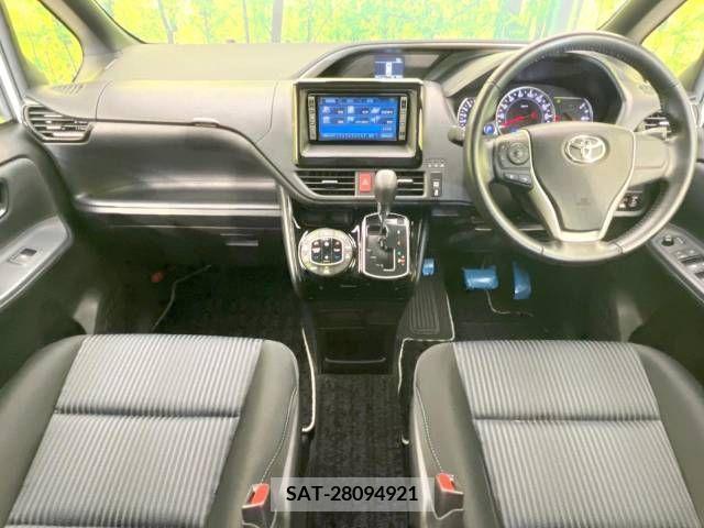 Toyota VOXY 2016-11 335704-1