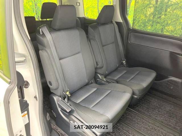 Toyota VOXY 2016-11 335704-9