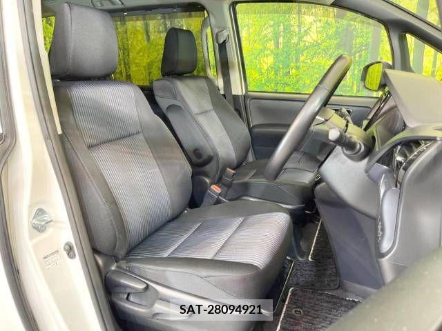 Toyota VOXY 2016-11 335704-8