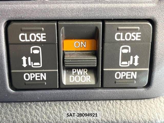 Toyota VOXY 2016-11 335704-6