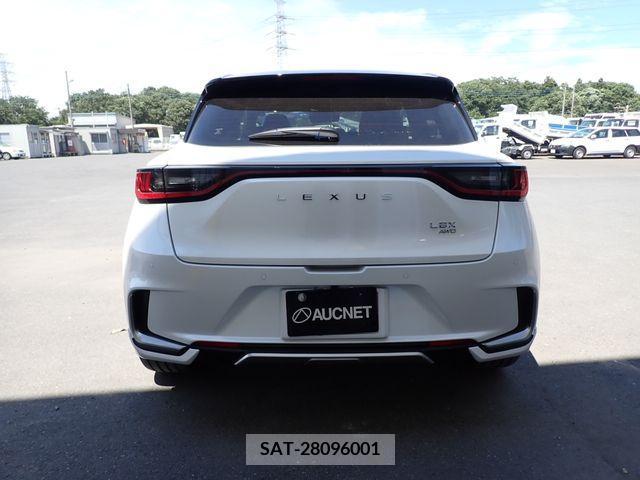 Lexus LBX 2024-03 334466-3