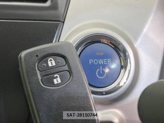Toyota PRIUS ALPHA 2014-09 322242-4