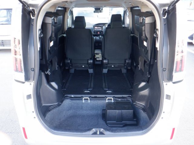 Toyota NOAH HYBRID 2019-09 21276-15