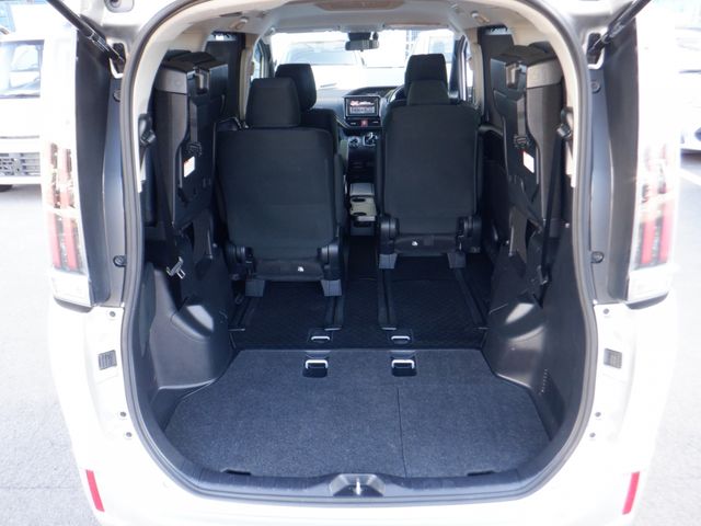 Toyota NOAH HYBRID 2019-09 21276-23