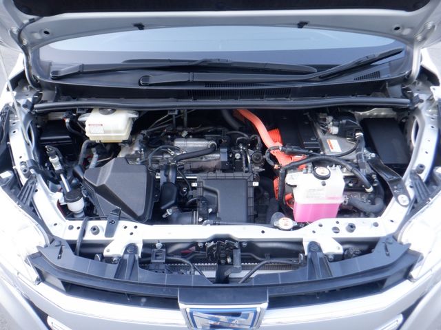 Toyota NOAH HYBRID 2019-09 21276-19