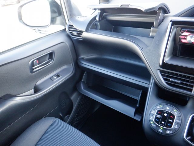 Toyota NOAH HYBRID 2019-09 21276-5