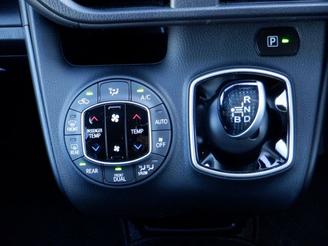 Toyota NOAH HYBRID 2019-09 21276-7