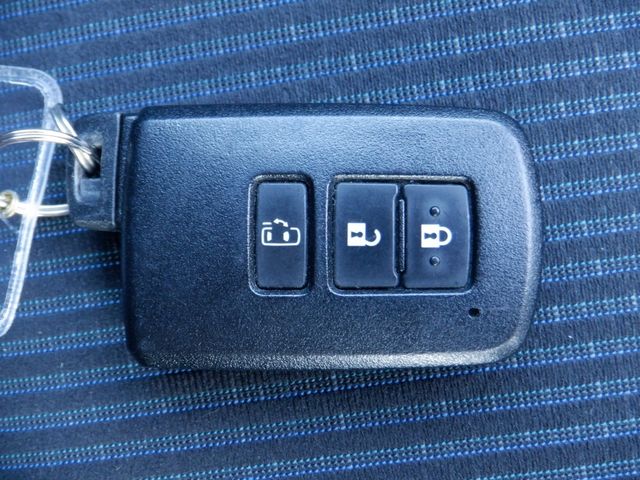 Toyota NOAH HYBRID 2019-09 21276-18