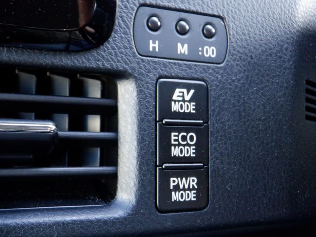 Toyota NOAH HYBRID 2019-09 21276-20