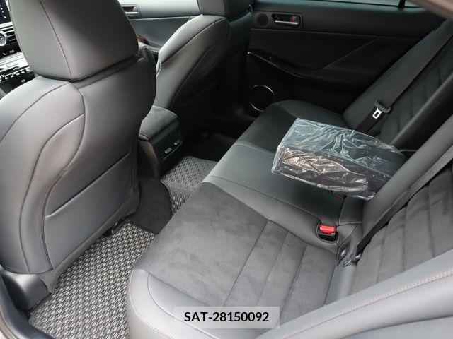 Lexus IS 2023-01 388152-11