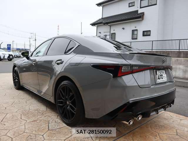 Lexus IS 2023-01 388152-4