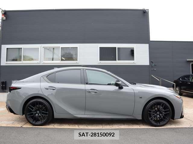 Lexus IS 2023-01 388152-3