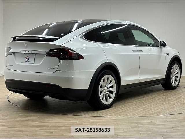 Tesla MODEL X 2017-12 332968-14