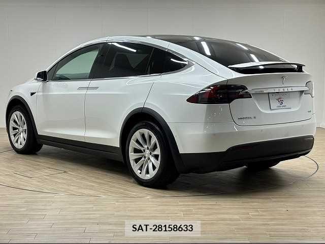 Tesla MODEL X 2017-12 332968-13