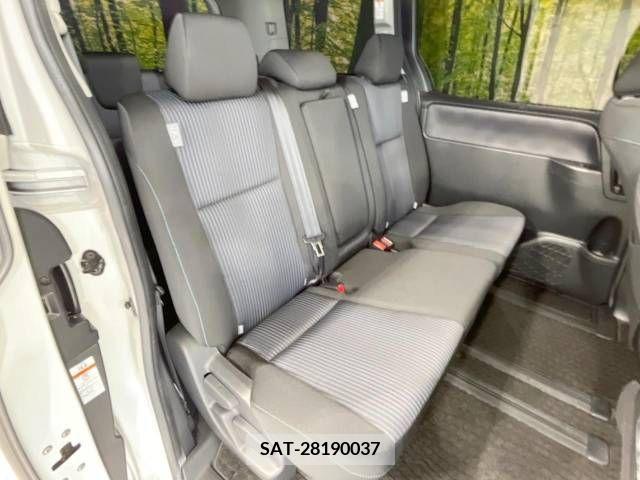Toyota VOXY 2014-03 341769-9