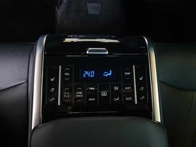 Toyota CROWN SEDAN 2018-08 23372-22