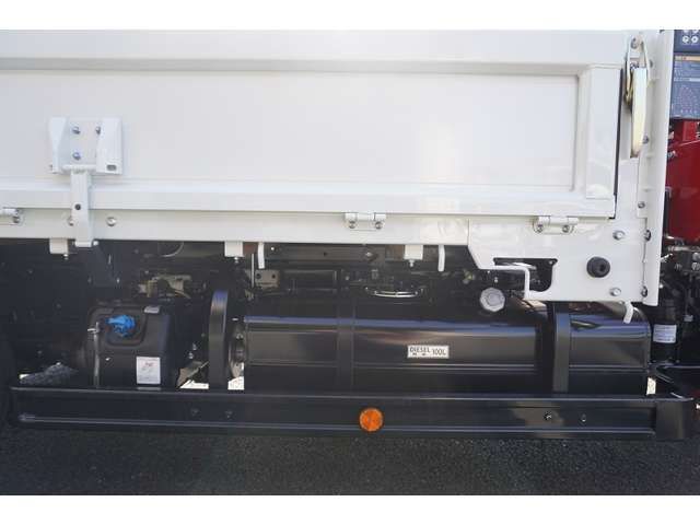 Mitsubishi CANTER 2023-04 13665-17