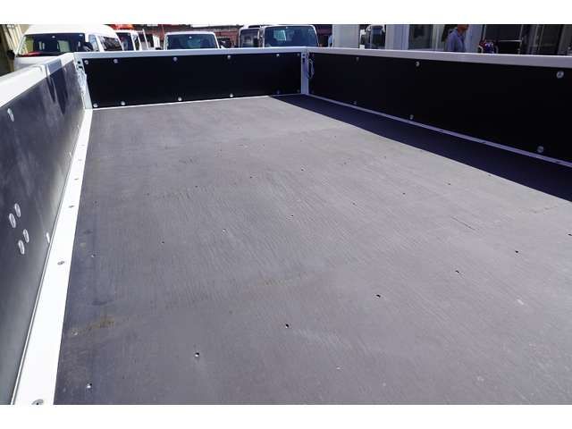 Mitsubishi CANTER 2023-04 13665-16