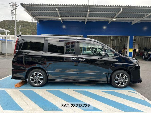 Toyota NOAH 2021-02 211761-3