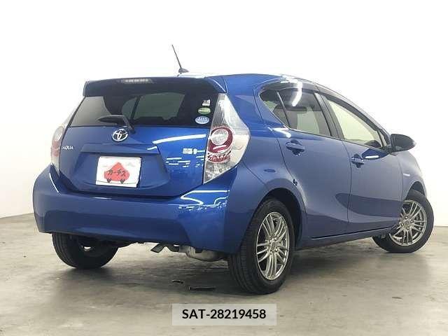 Toyota AQUA 2013-12 356197-2