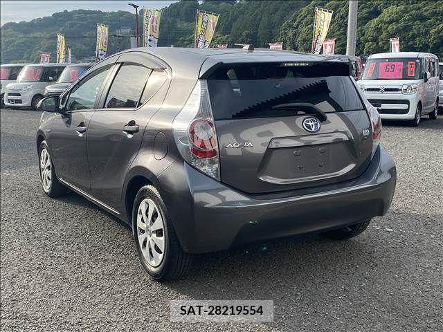 Toyota AQUA 2013-07 292645-3