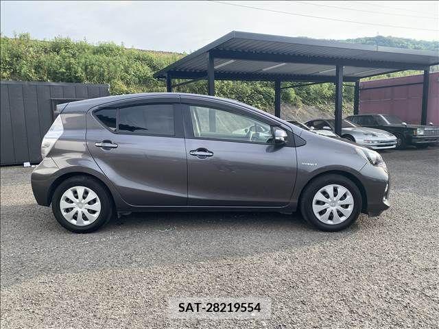 Toyota AQUA 2013-07 292645-5