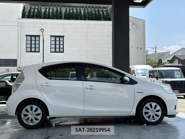 Toyota AQUA 2014-05 356143-3