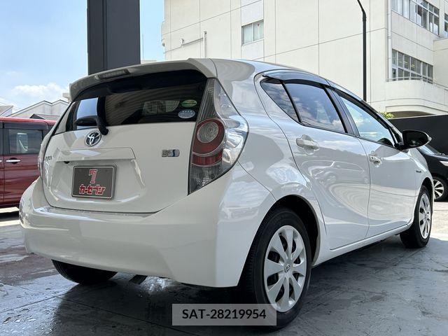 Toyota AQUA 2014-05 356143-4