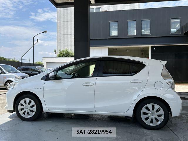 Toyota AQUA 2014-05 356143-7