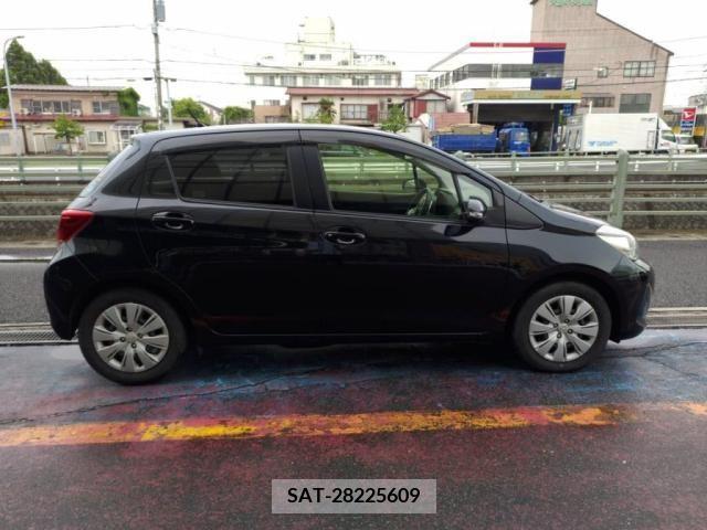 Toyota VITZ 2015-06 352621-10