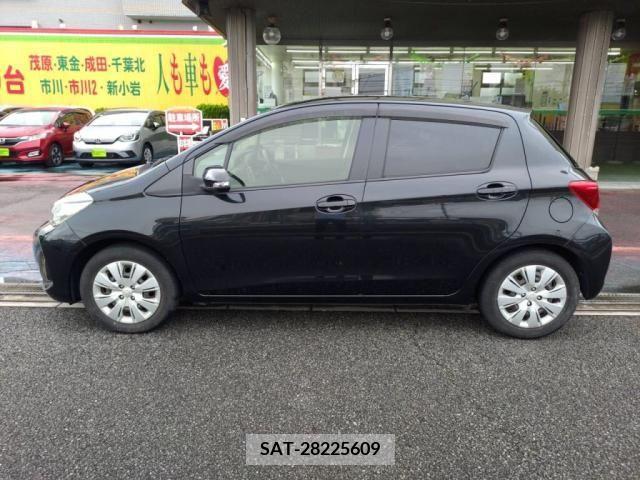 Toyota VITZ 2015-06 352621-9
