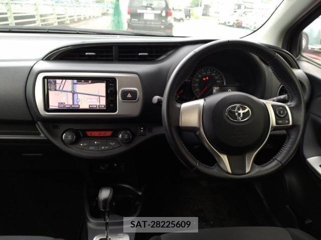 Toyota VITZ 2015-06 352621-2
