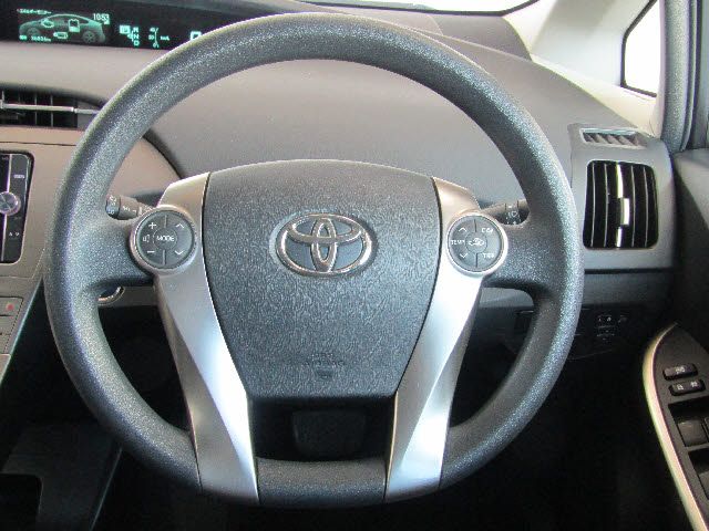 Toyota PRIUS 2013-02 13724-13