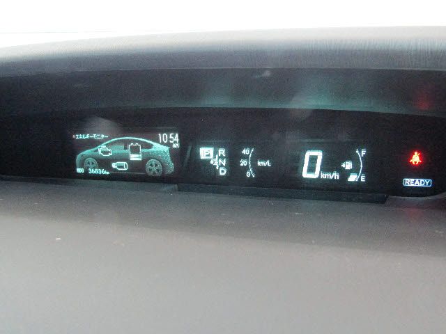 Toyota PRIUS 2013-02 13724-7