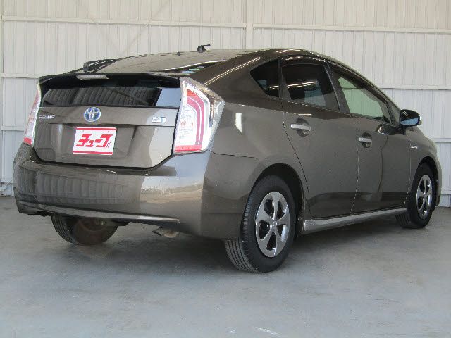 Toyota PRIUS 2013-02 13724-2