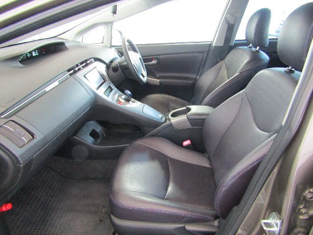 Toyota PRIUS 2013-02 13724-12