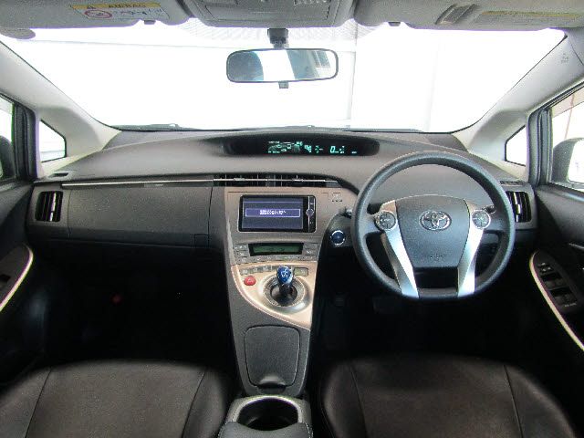 Toyota PRIUS 2013-02 13724-1