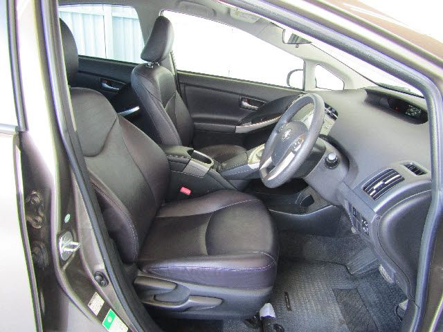 Toyota PRIUS 2013-02 13724-9