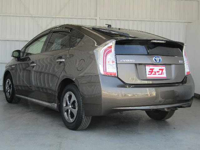 Toyota PRIUS 2013-02 13724-8